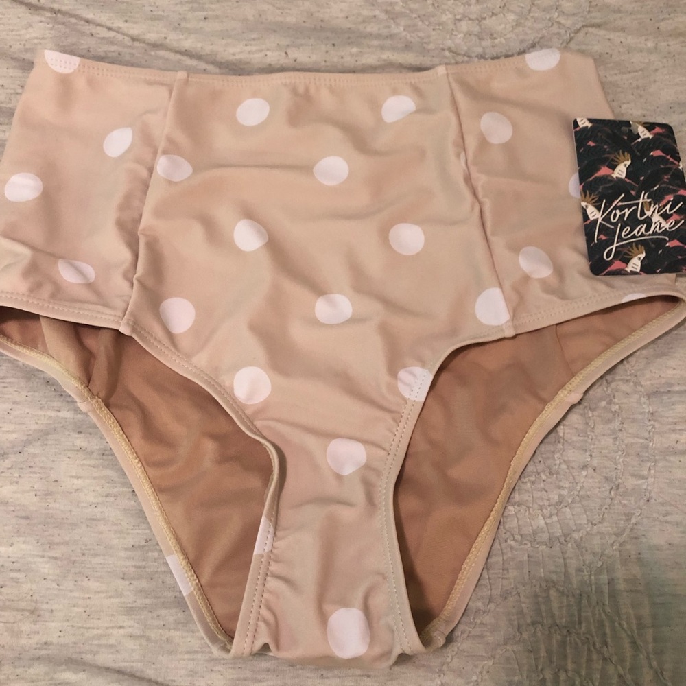NWT Kortni Jeane Sandy Dots cut high